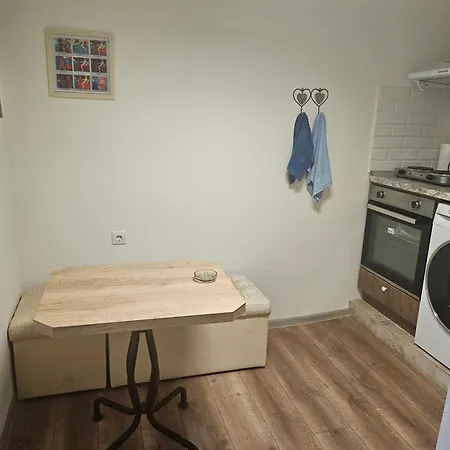 малко студио в центъра на град Ii * בורגאס