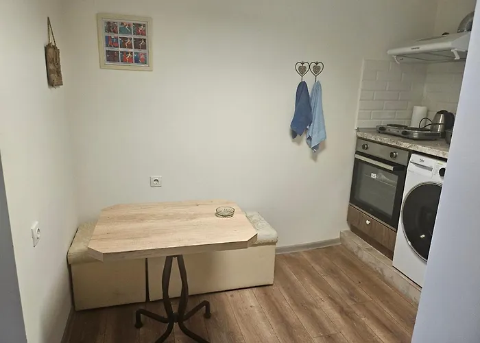 малко студио в центъра на град Ii * בורגאס